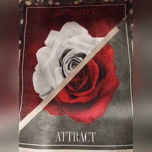 Red and White Rose Opposites Attract Graphic Tee Rue 21 XL